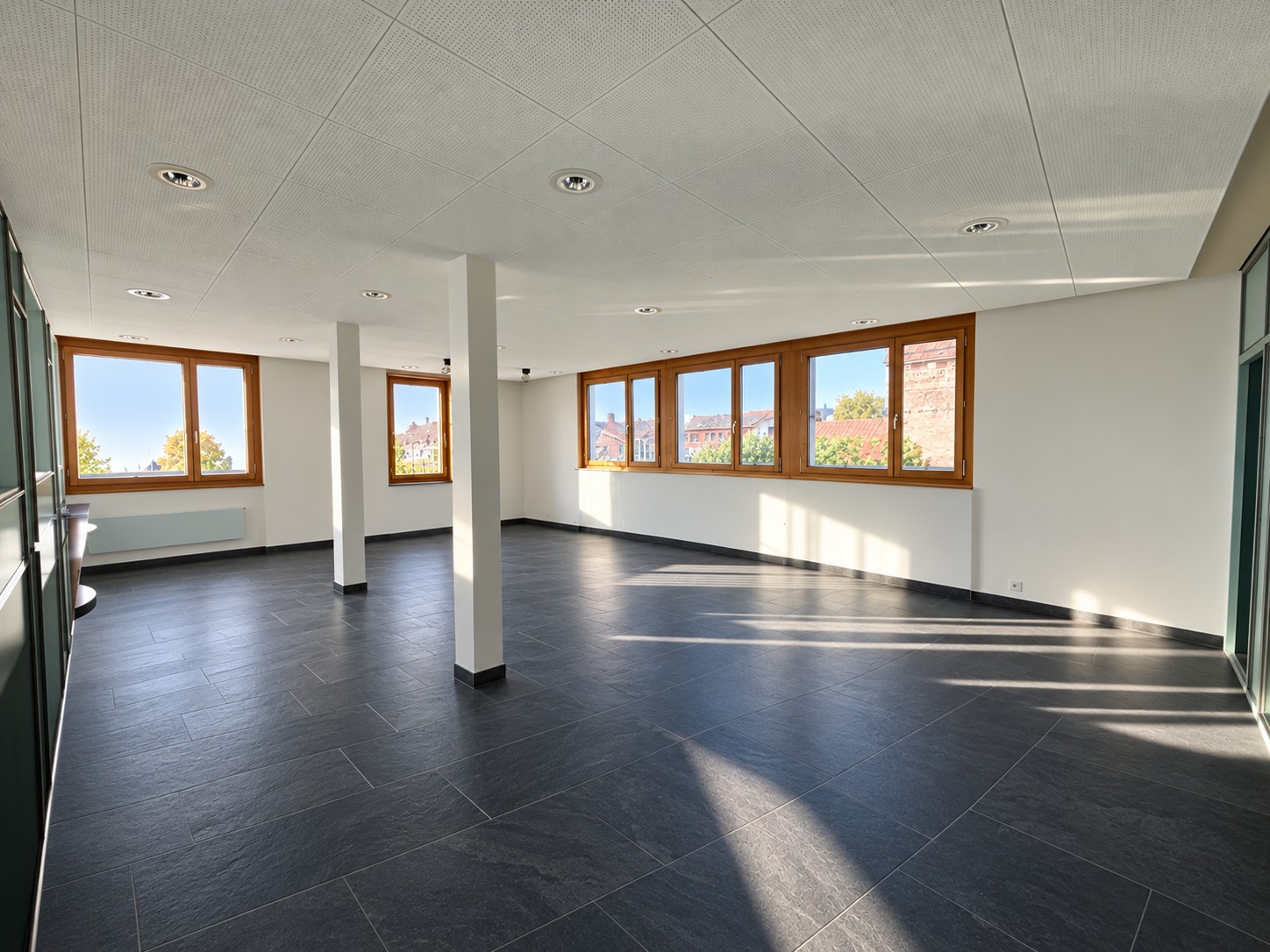 230m² shop