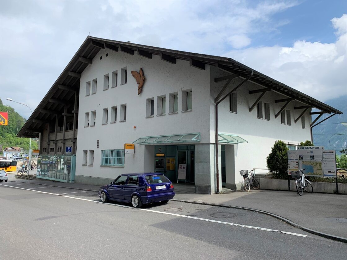 230m² shop