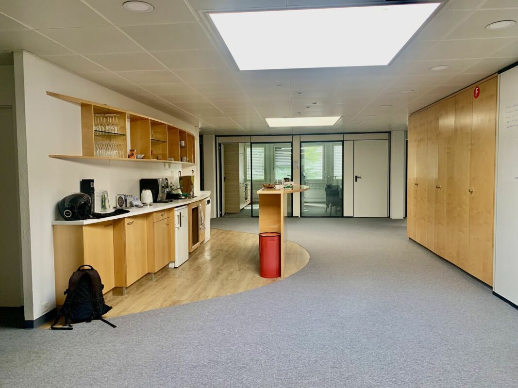 520m² office