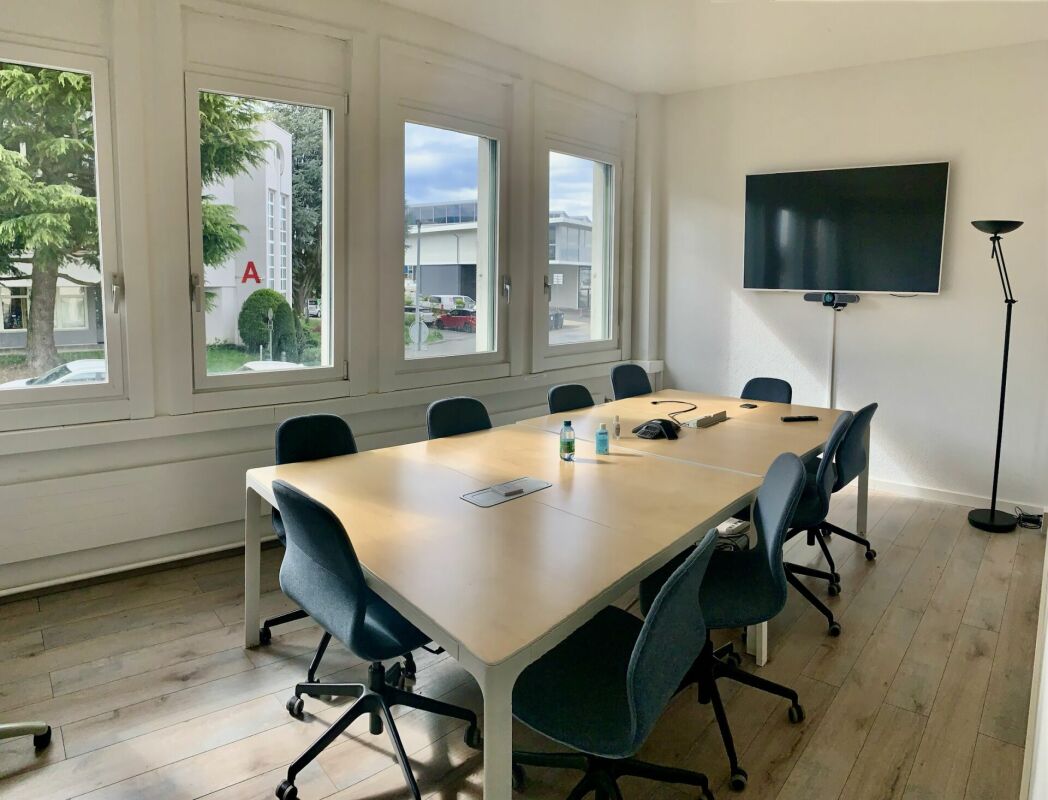 520m² office
