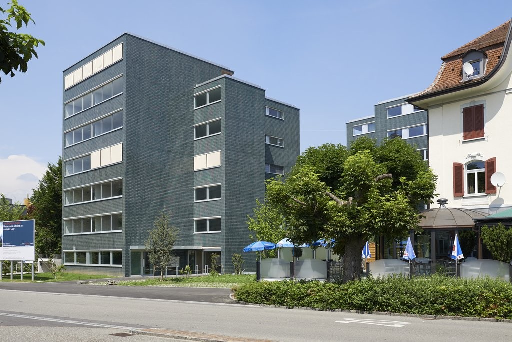 Place souterraine
Êtes-vous à la recherche d'un endroit sûr pour votre véhicule ? Dans notre complexe résidentiel à la gare de Wohlen, votre voiture ou votre moto est protégée de toute intempérie et stationnée en toute sécurité.
CHF 130.00 / Monat zuzüglich 8.1% MWST.
Intéressé ? Nous nous réjoui