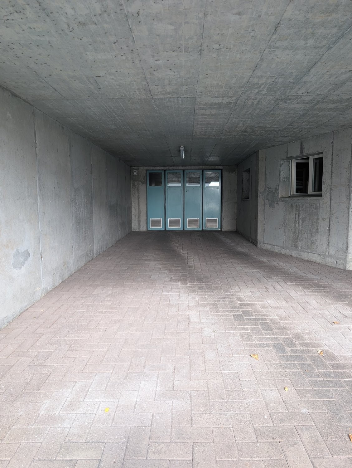 Underground slot, Foto 1 von 2