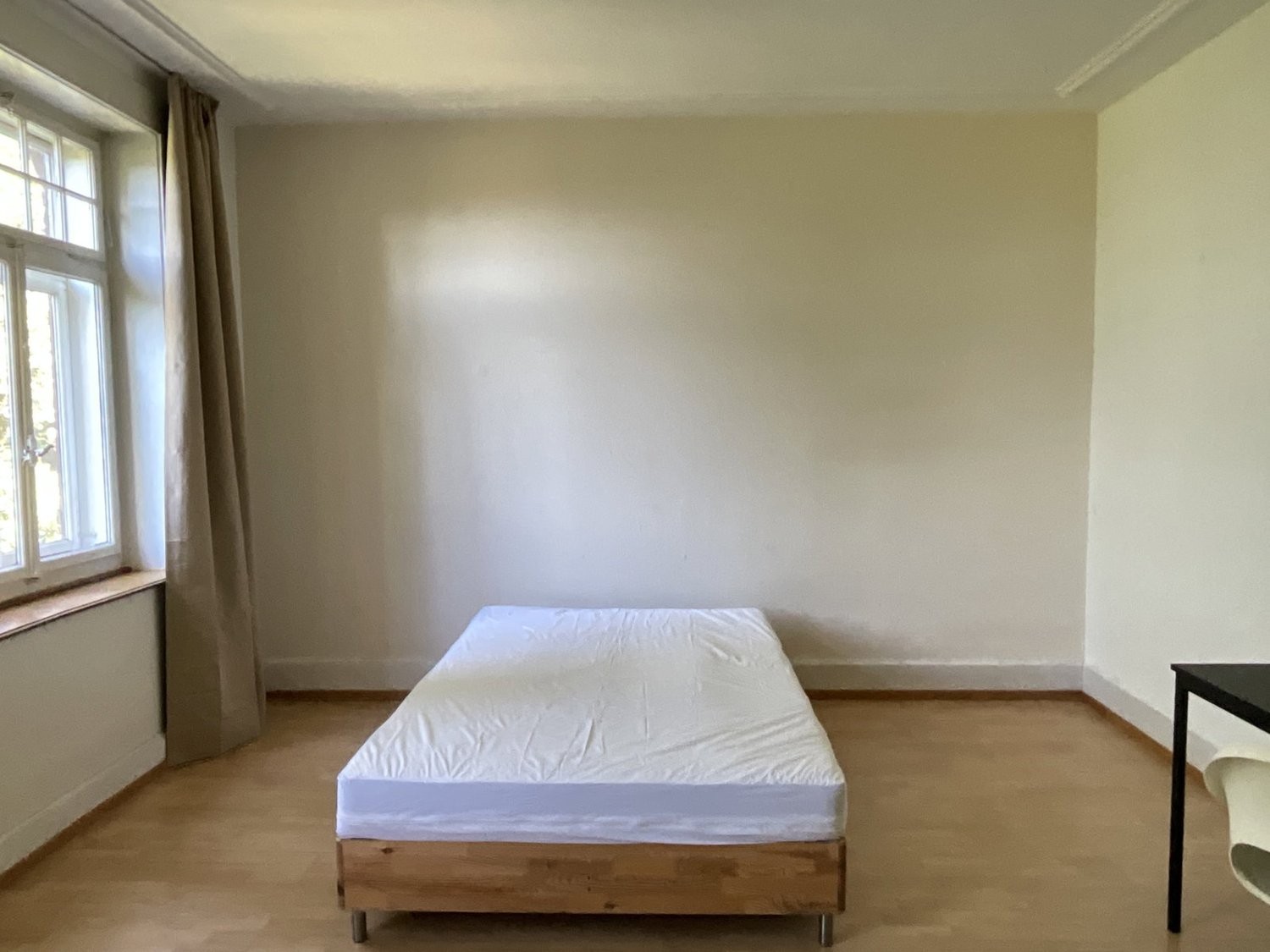 Chambre en colocation

Nous pouvons louer plusieurs chambres individuelles meublées jusqu'à la **fin septembre 2026**. Cette maison est située dans le beau quartier de Zürich Fluntern / Zürich Zoo et offre beaucoup d'espace et un grand jardin. Il y a deux salles de bain et deux toilettes supplémenta, photo 4 sur 10