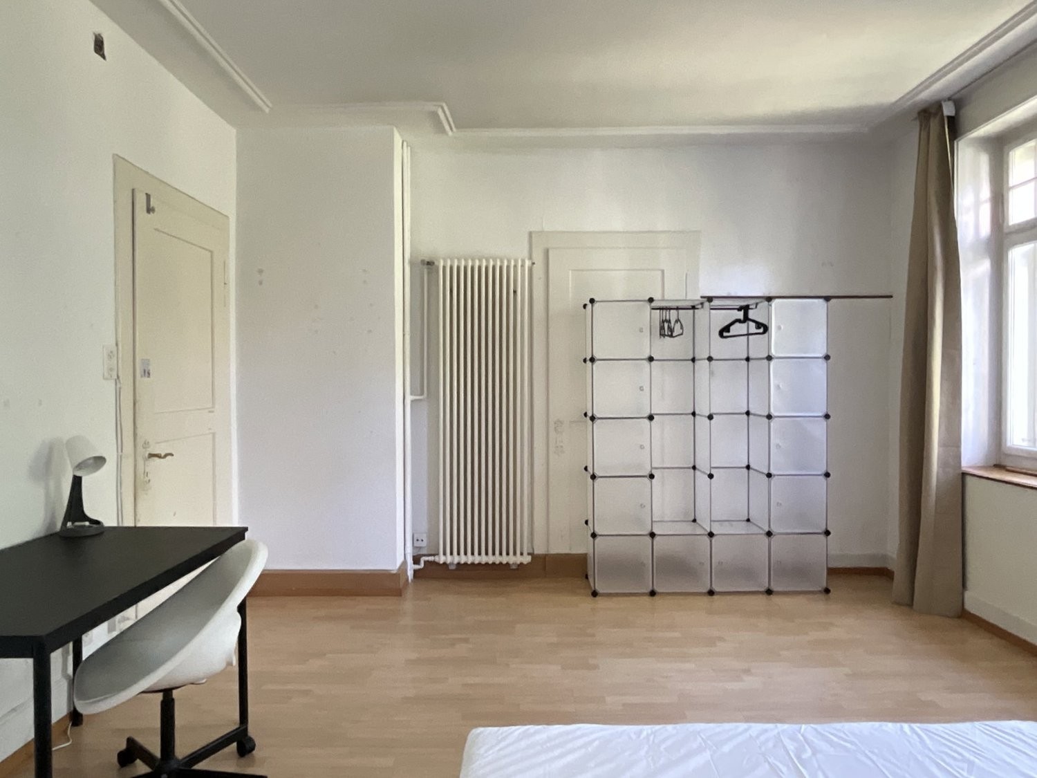 Chambre en colocation

Nous pouvons louer plusieurs chambres individuelles meublées jusqu'à la **fin septembre 2026**. Cette maison est située dans le beau quartier de Zürich Fluntern / Zürich Zoo et offre beaucoup d'espace et un grand jardin. Il y a deux salles de bain et deux toilettes supplémenta, photo 6 sur 10