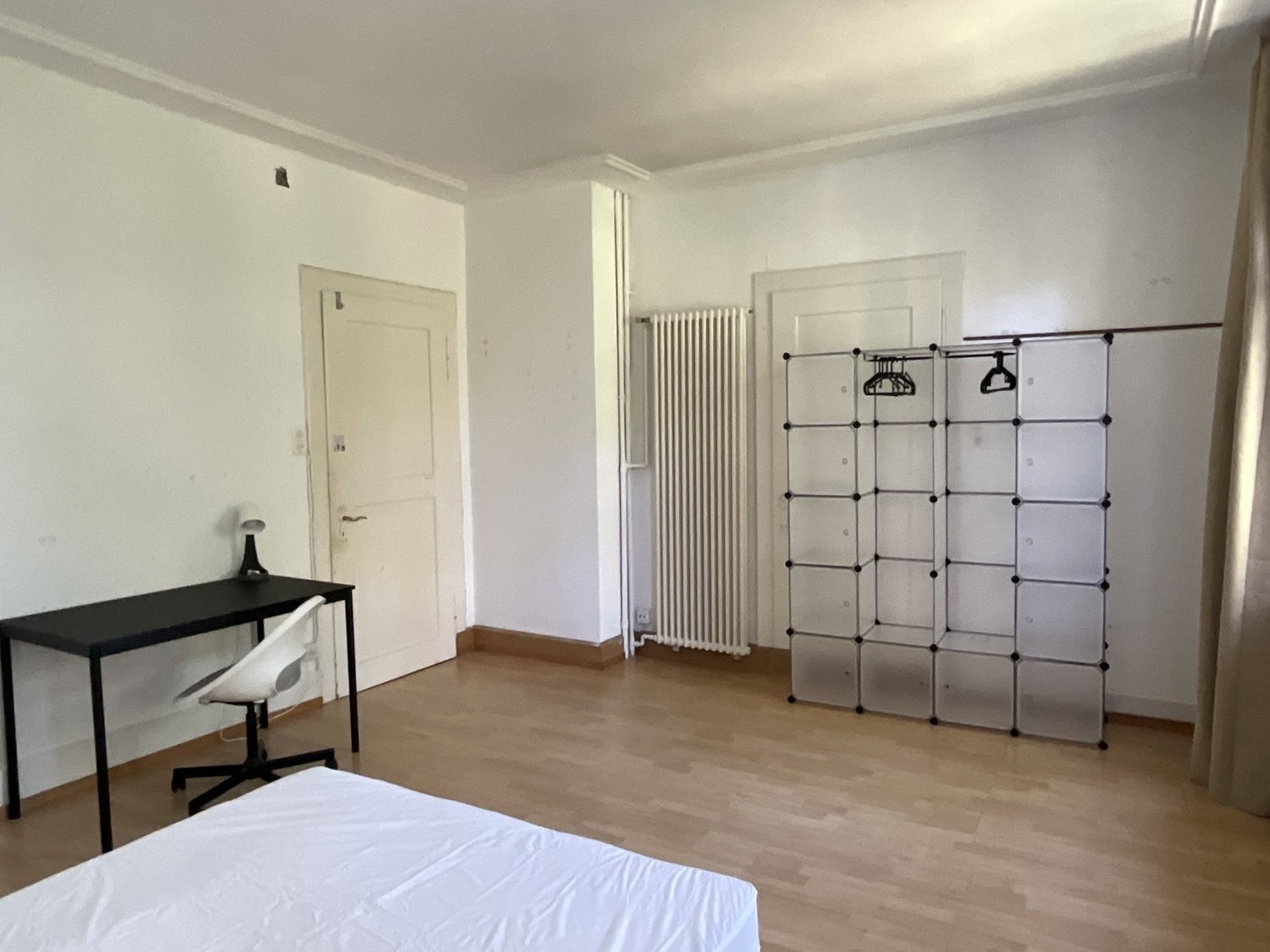 Chambre en colocation

Nous pouvons louer plusieurs chambres individuelles meublées jusqu'à la **fin septembre 2026**. Cette maison est située dans le beau quartier de Zürich Fluntern / Zürich Zoo et offre beaucoup d'espace et un grand jardin. Il y a deux salles de bain et deux toilettes supplémenta, photo 5 sur 10
