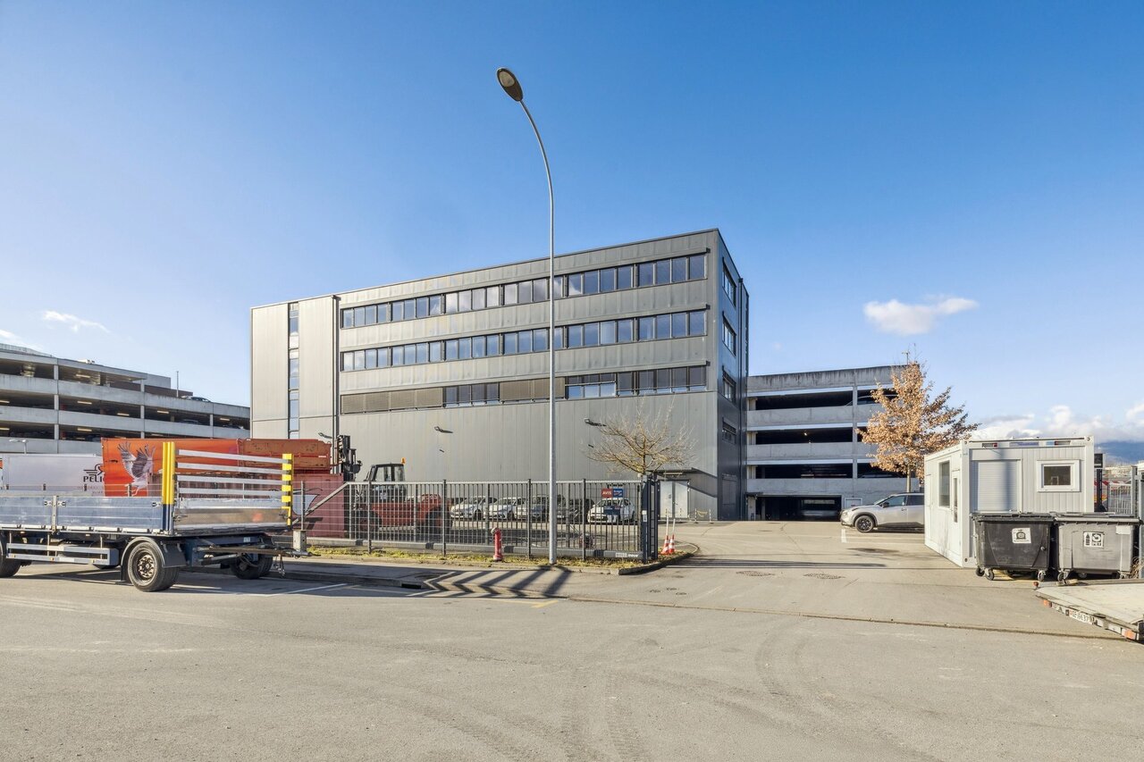 920m² office