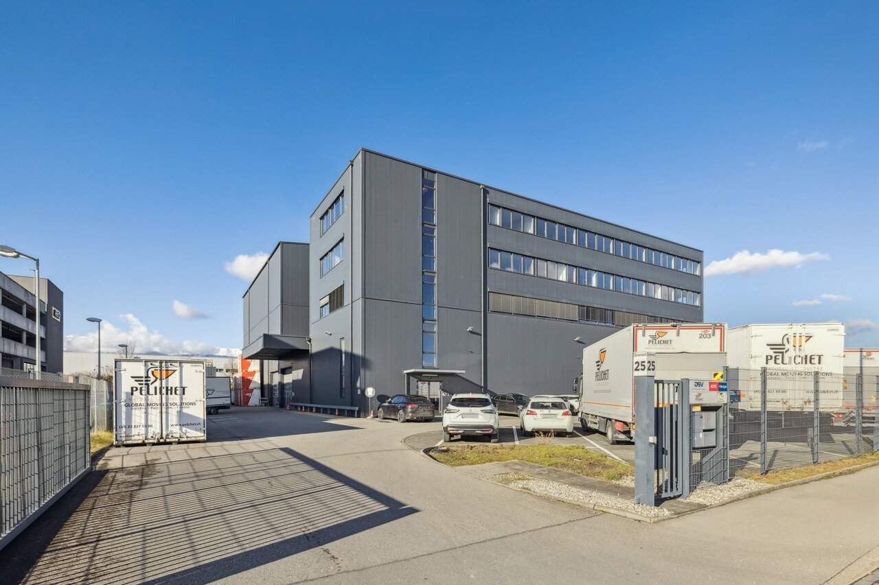 920m² office