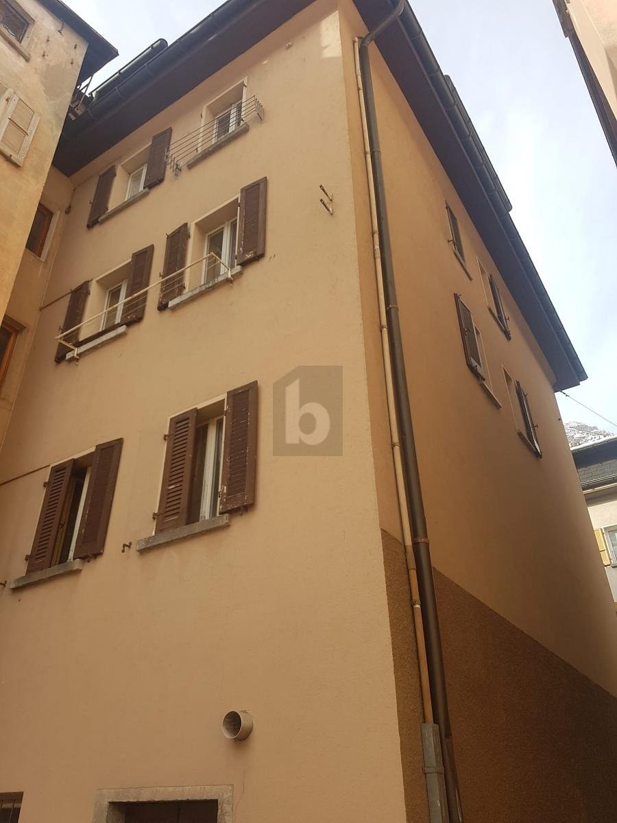 10 rooms multi family house