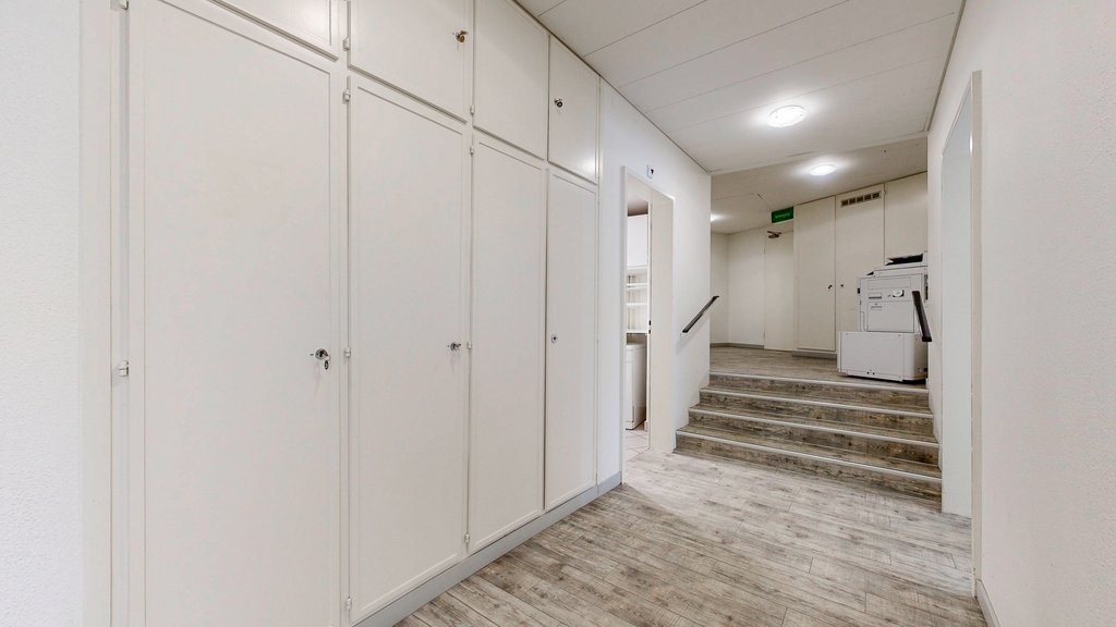 330m² office