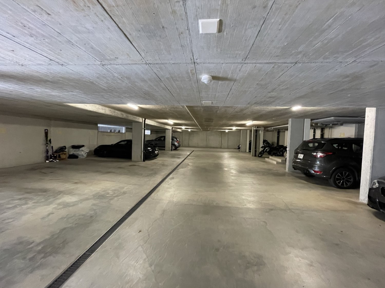 Covered bike parking, Foto 1 von 2