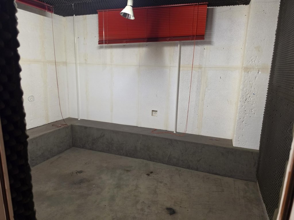156m² shop