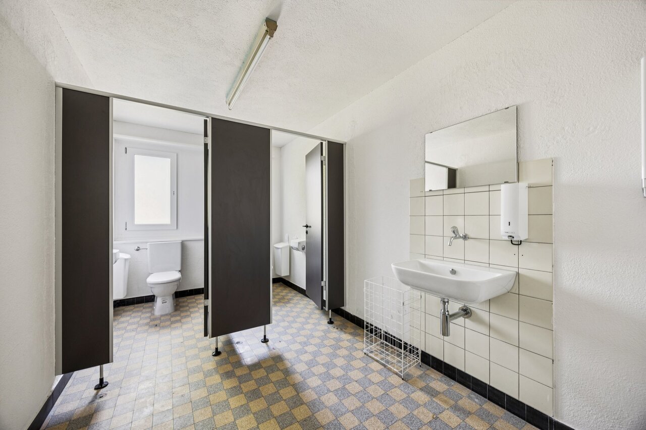 670m² commercial
