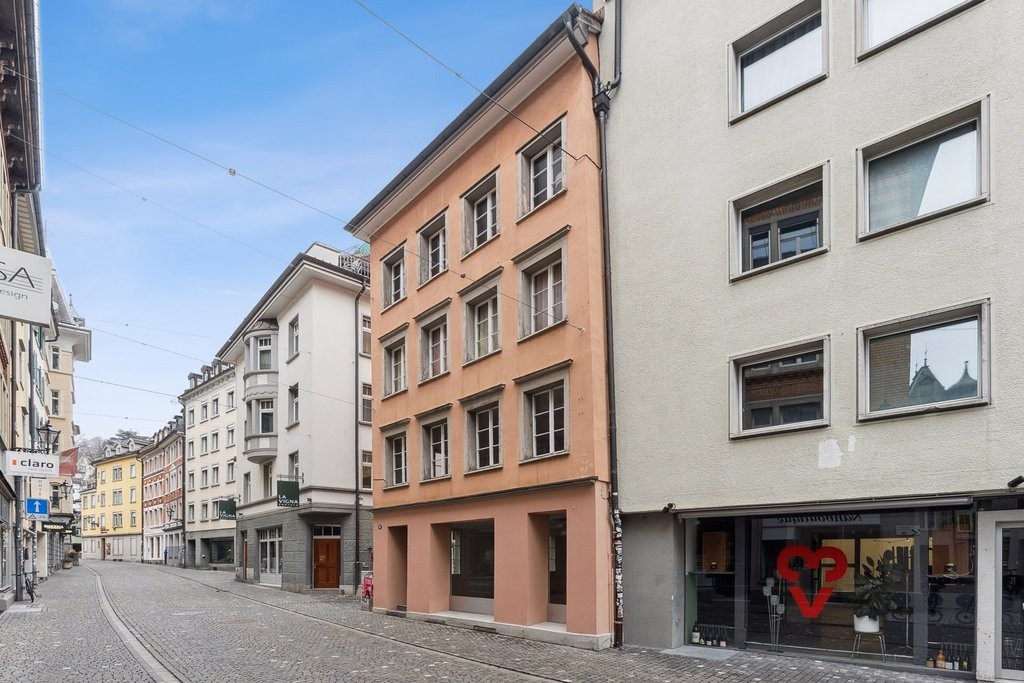 107m² shop