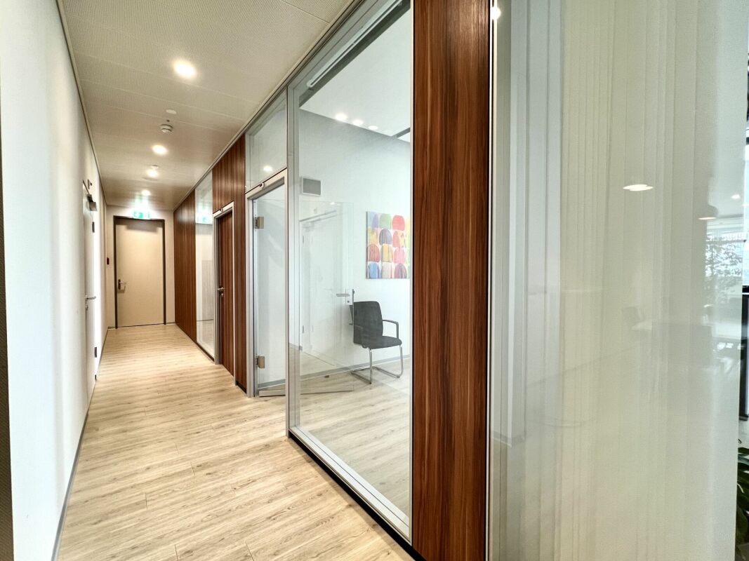 396m² office