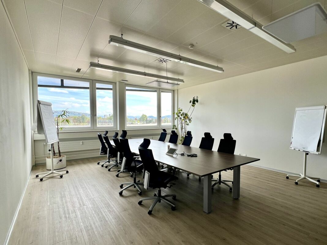396m² office