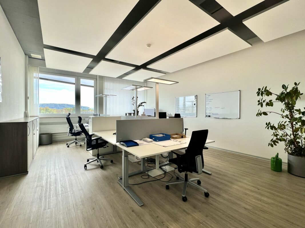 396m² office