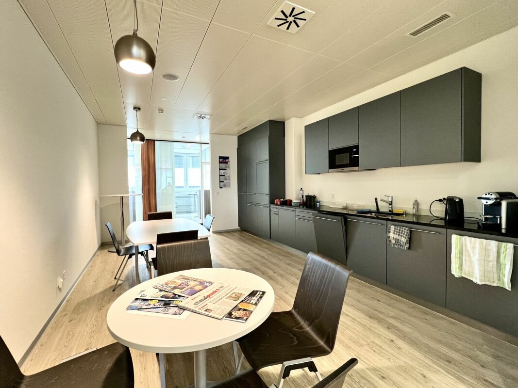 396m² office