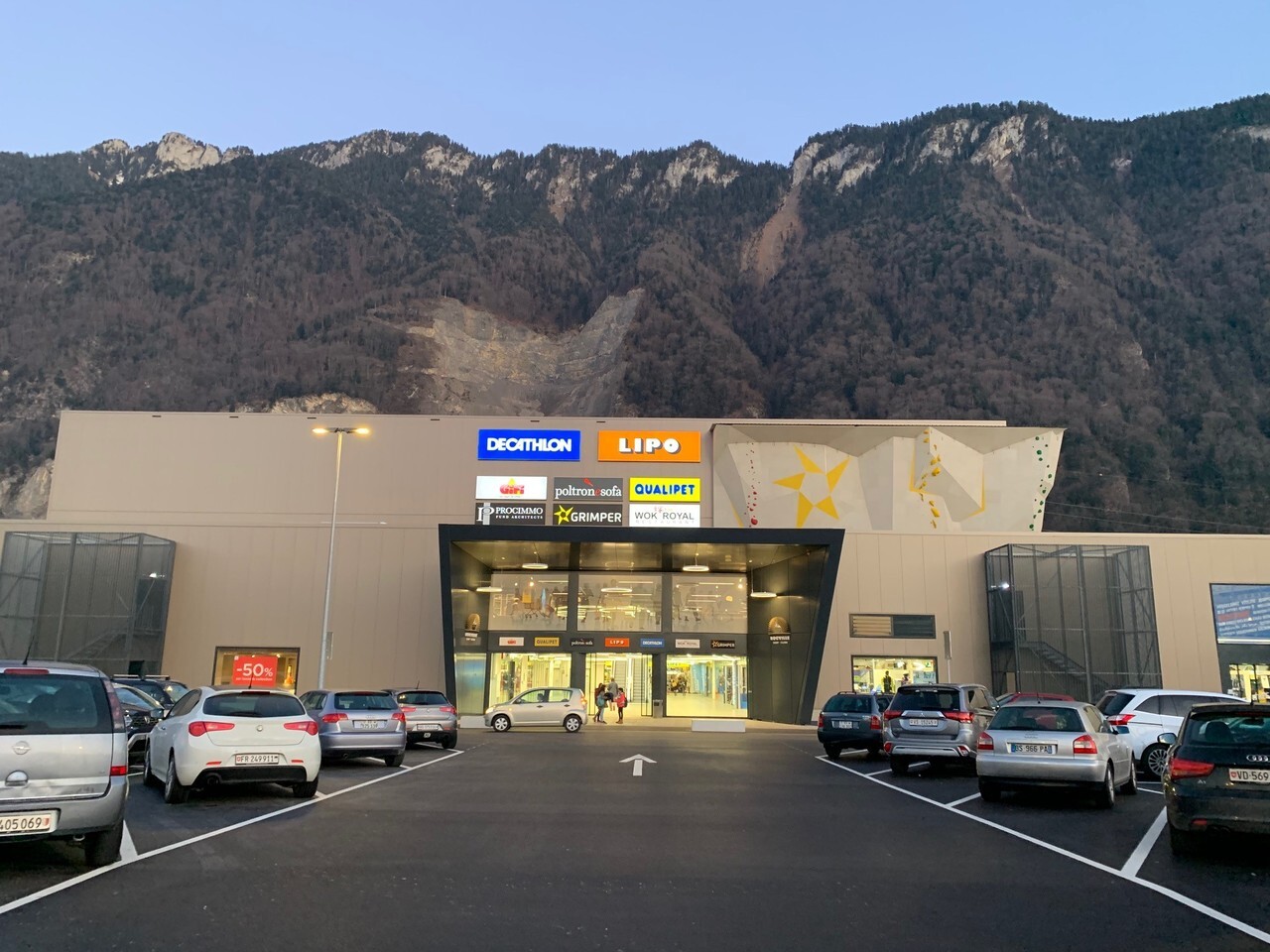 1280m² commercial, Foto 1 von 3