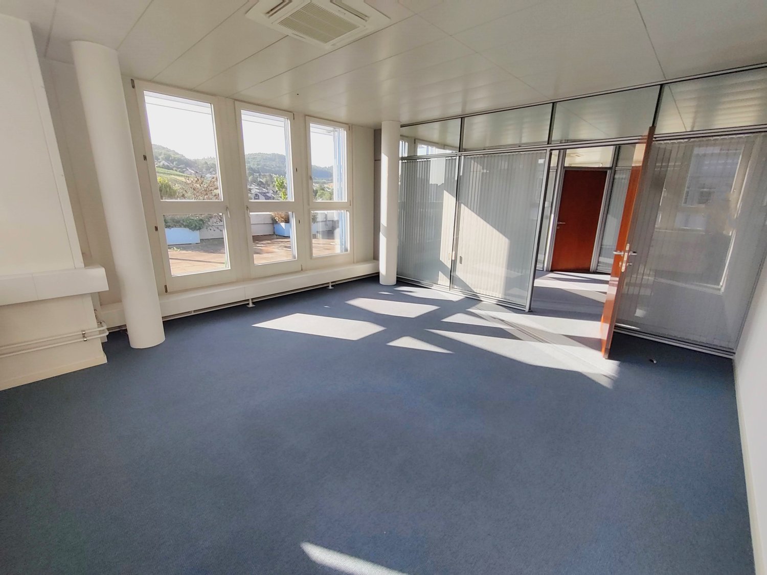 488m² Büro, Foto 3 von 5