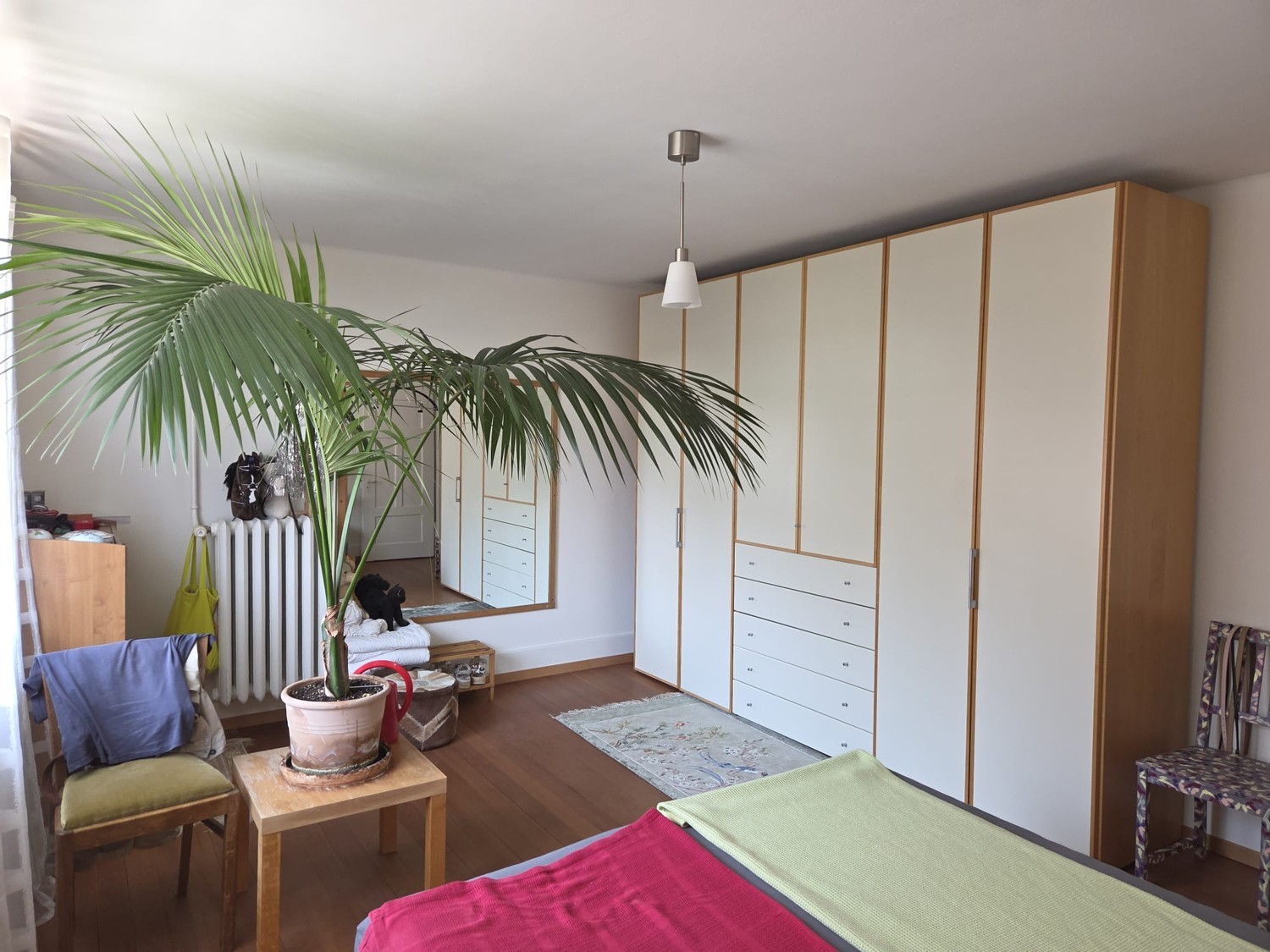 Durée déterminée : Dans un immeuble ancien, nous louons du 01. novembre 2026 au 31. juillet 2024 un appartement non meublé de 4 pièces, idéal comme colocation.

Nous nous réjouissons de prendre contact avec vous.