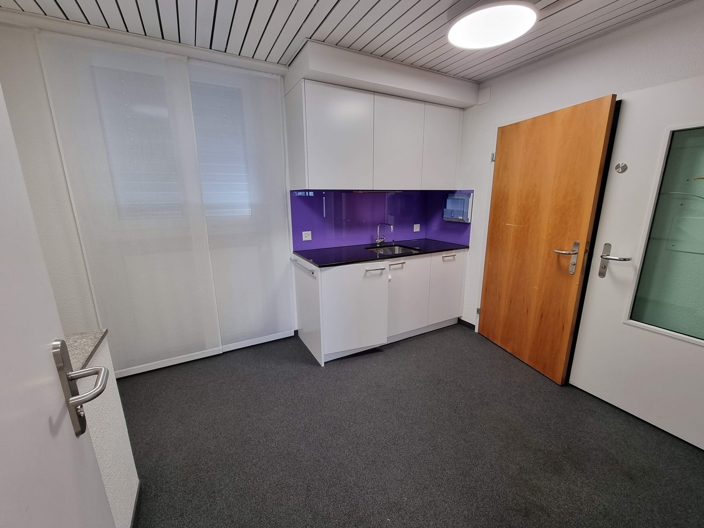 141m² office