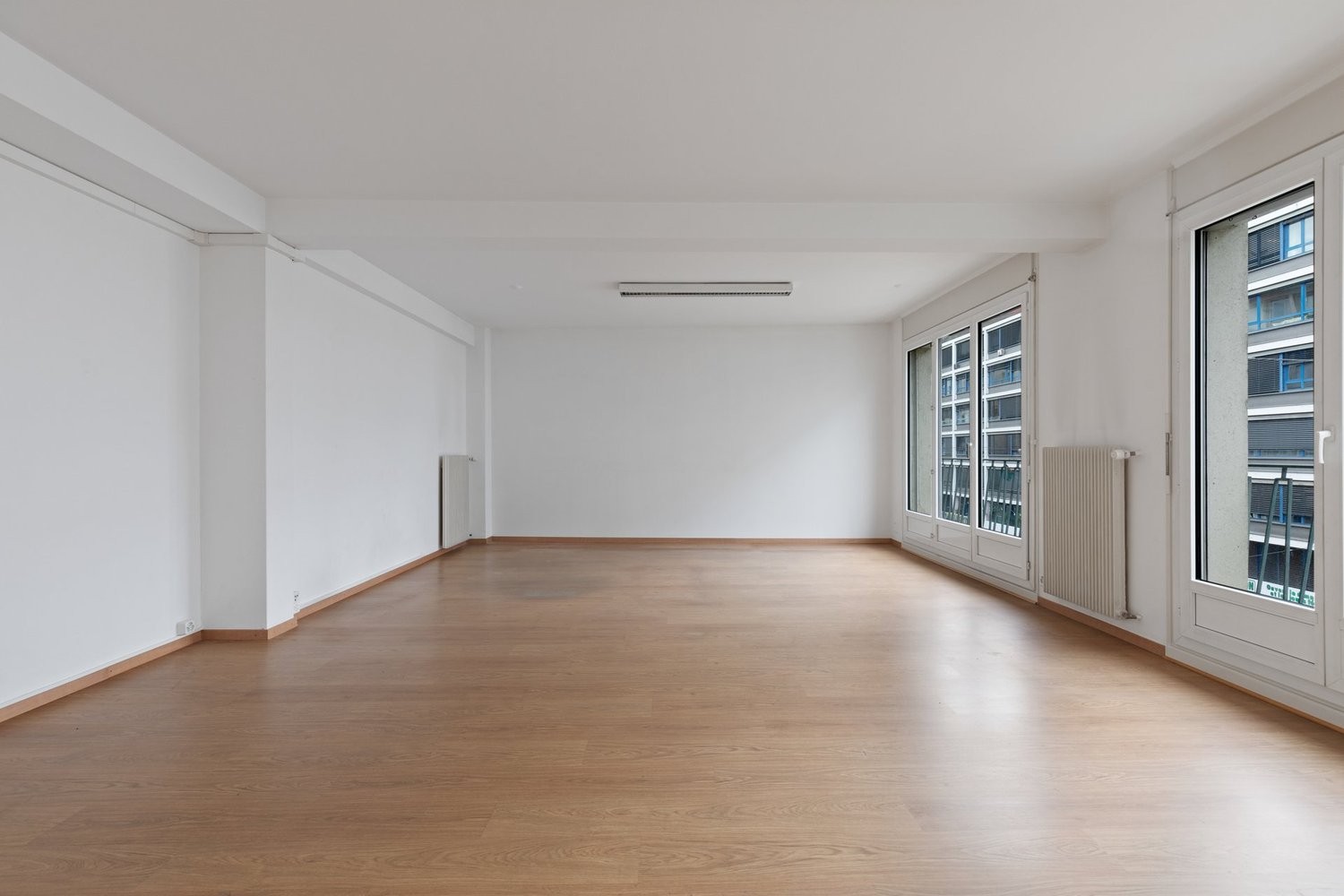 218m² office