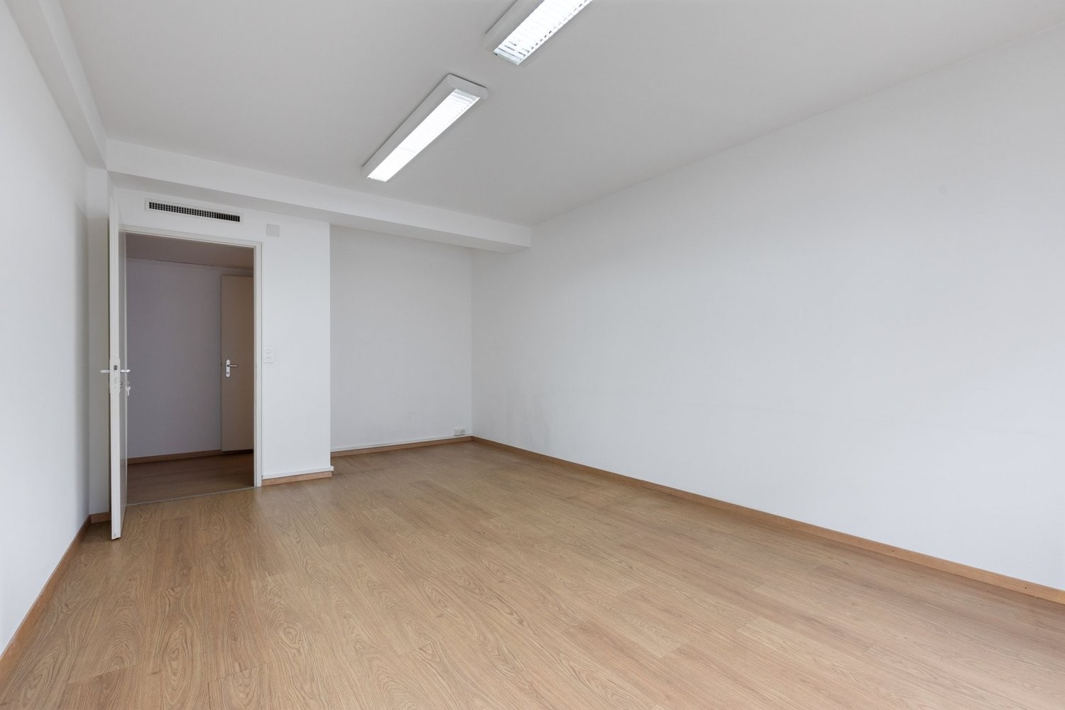 218m² office