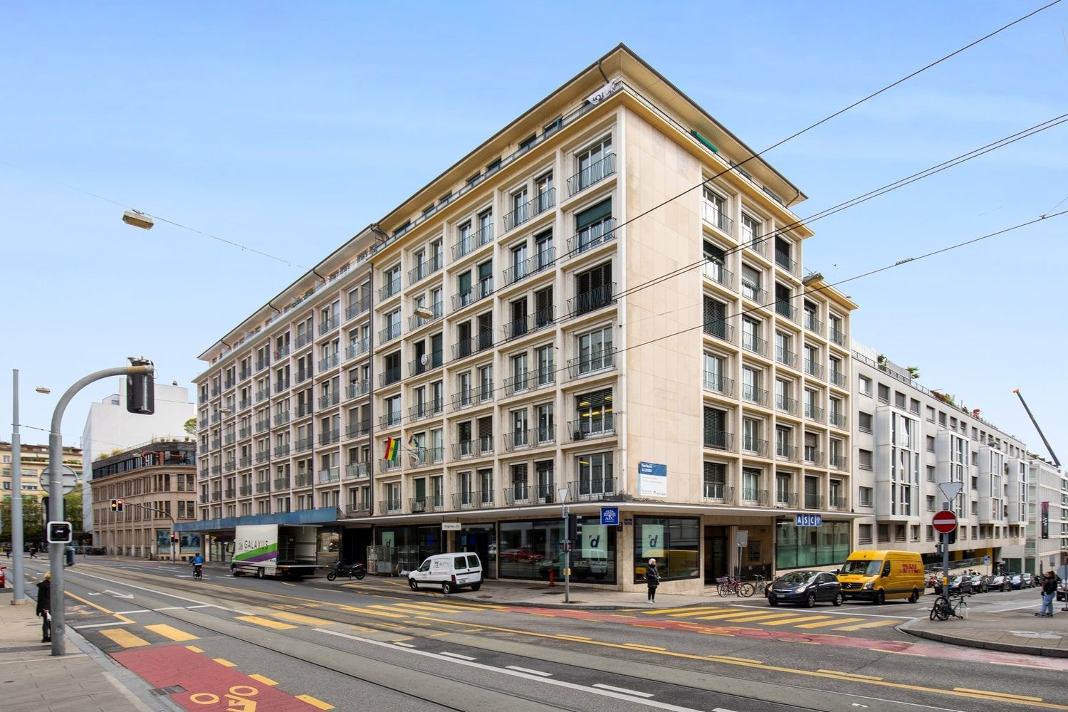 218m² office