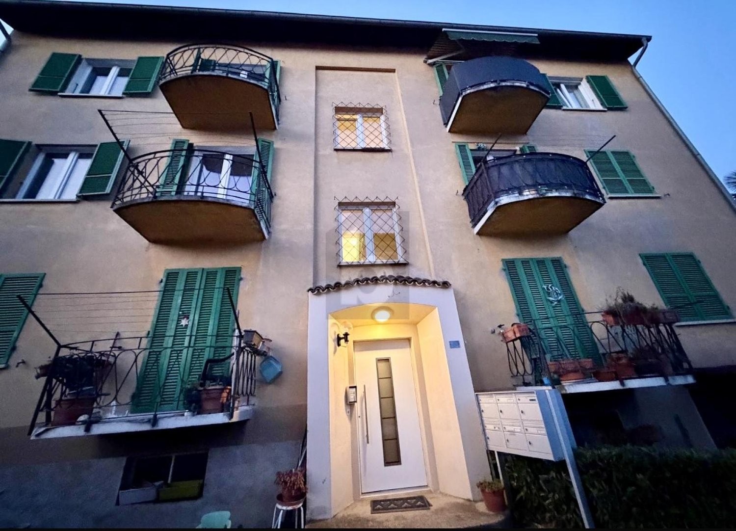 21 rooms multi family house