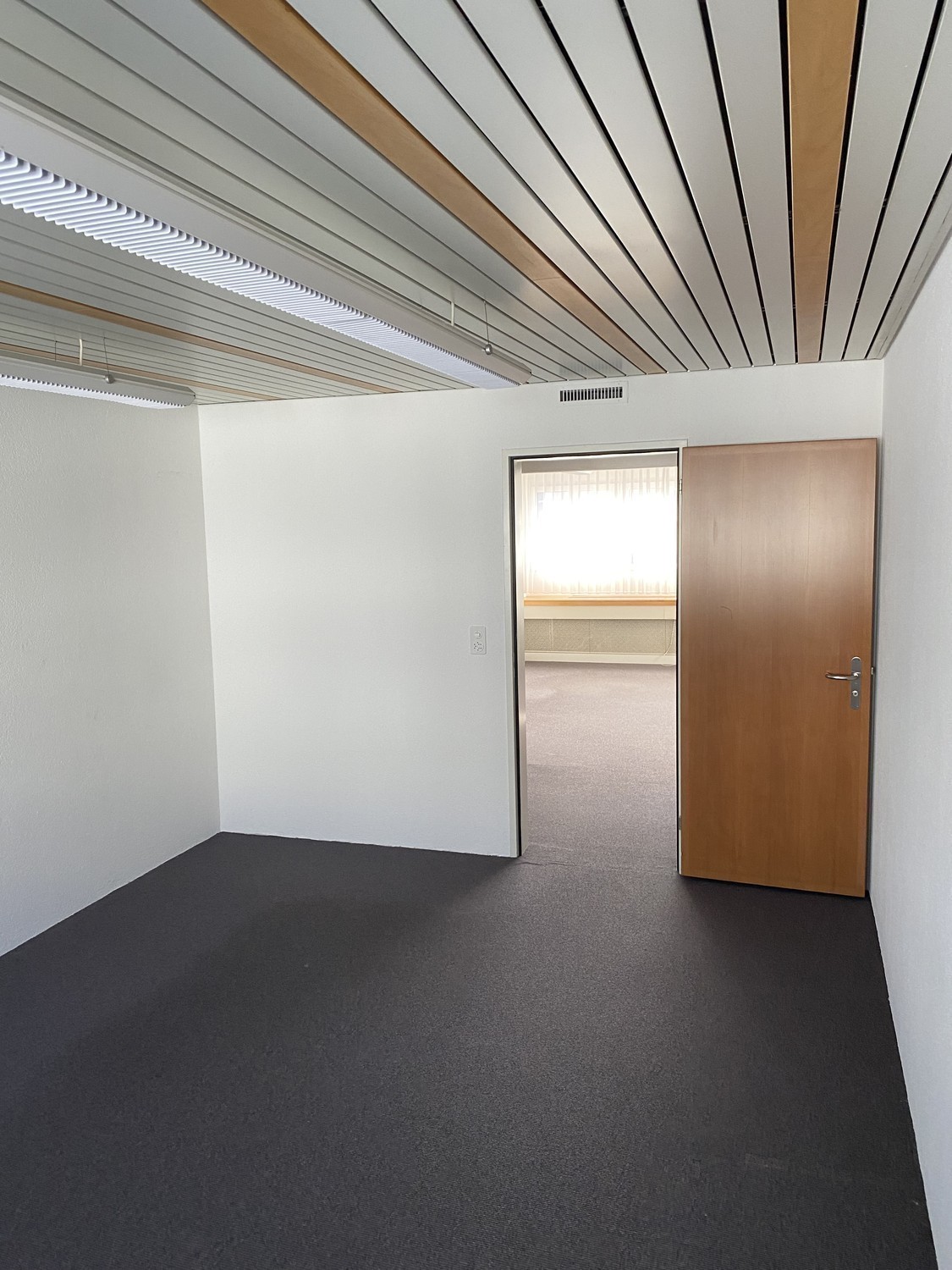 162m² commercial, Foto 2 von 4