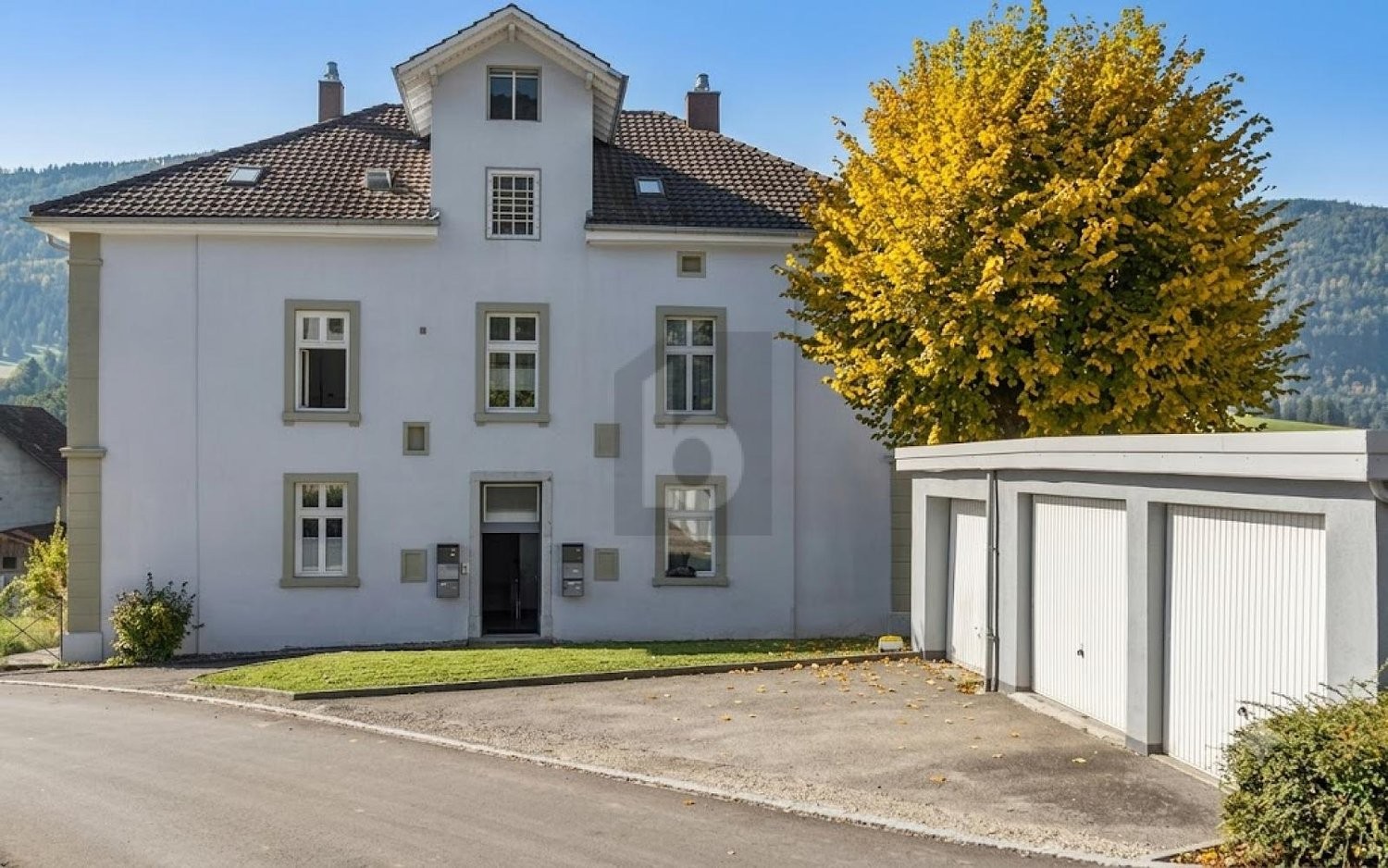 20 rooms multi family house