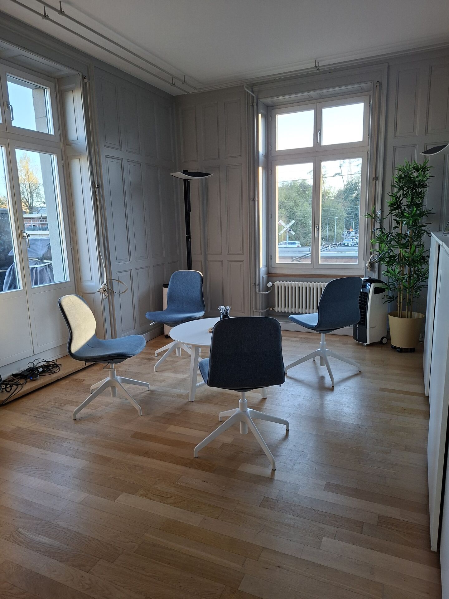 260m² office