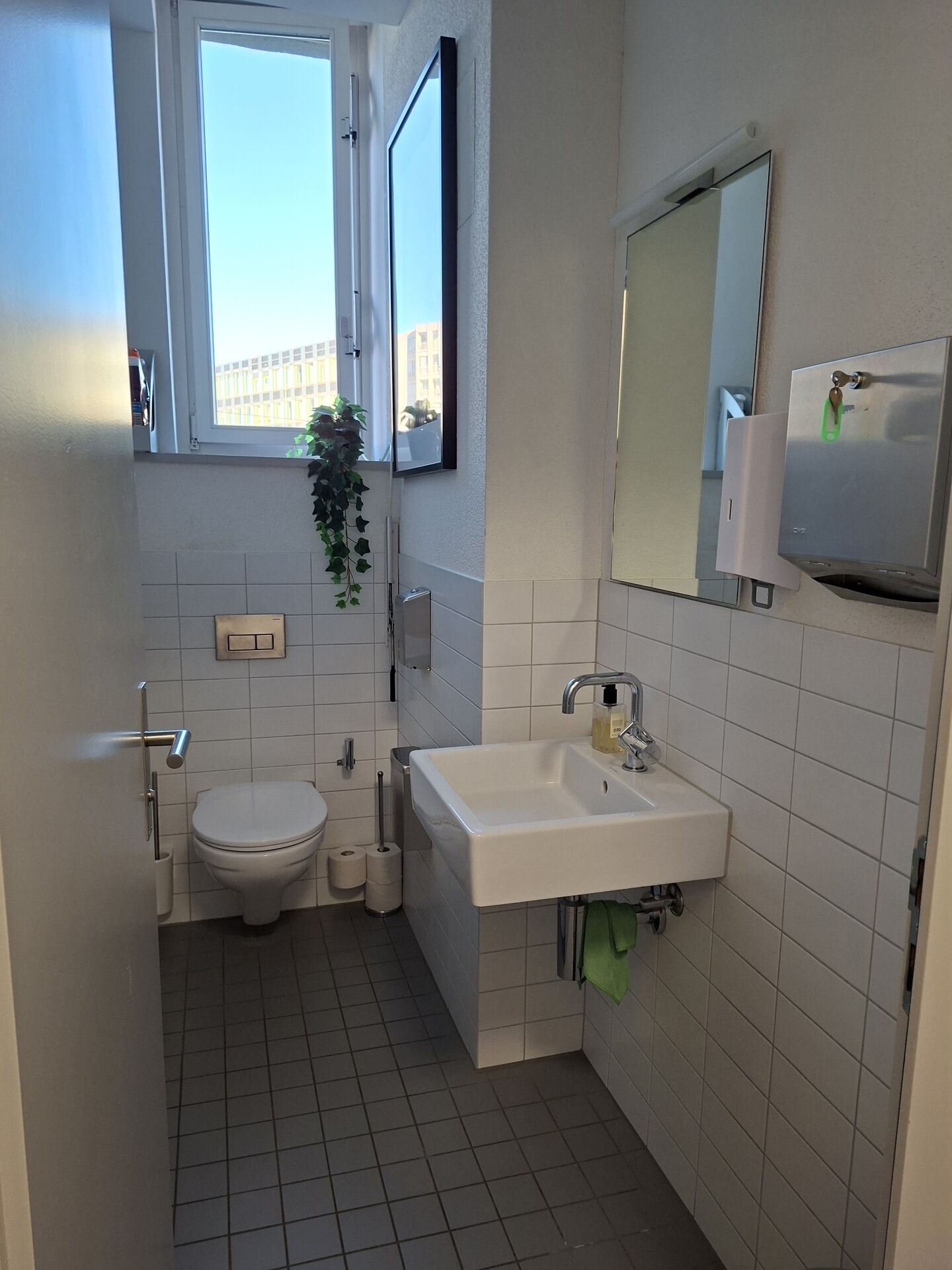 260m² office