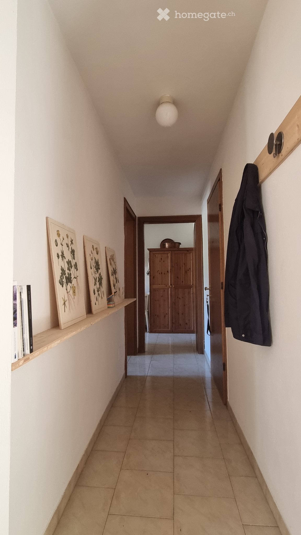 2 ½ Zimmer Wohnung
2 ½ Zimmer Wohnung, suche Nachmieter ab November.
Eingangskorridor, Wohnküche, Zimmer, Wohnzimmer und Bad. Nordwest-Ausrichtung. Miete 685.- pro Monat inklusive Nebenkosten. Parkplatz möglich 50.- pro Monat, Foto 4 von 5