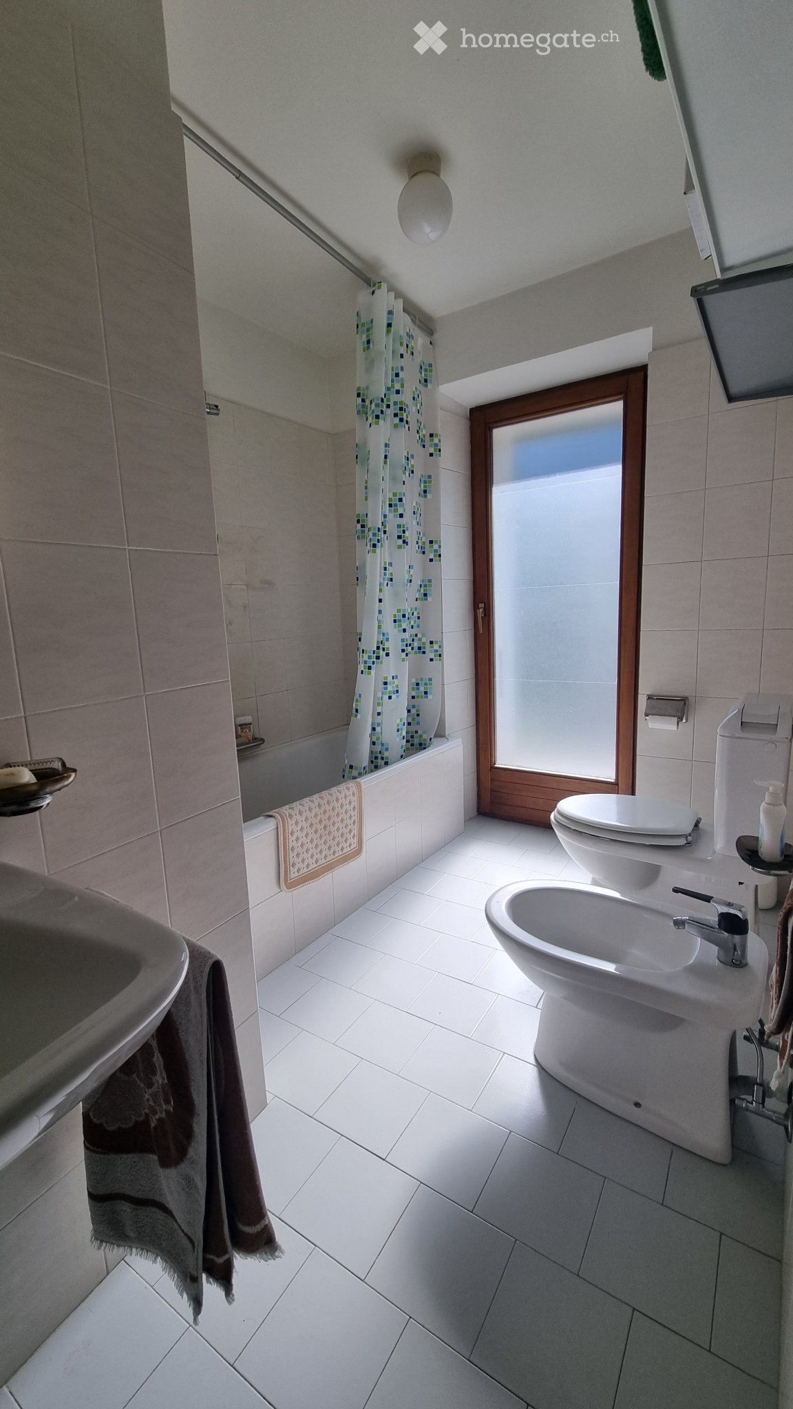 2 ½ Zimmer Wohnung
2 ½ Zimmer Wohnung, suche Nachmieter ab November.
Eingangskorridor, Wohnküche, Zimmer, Wohnzimmer und Bad. Nordwest-Ausrichtung. Miete 685.- pro Monat inklusive Nebenkosten. Parkplatz möglich 50.- pro Monat, Foto 2 von 5