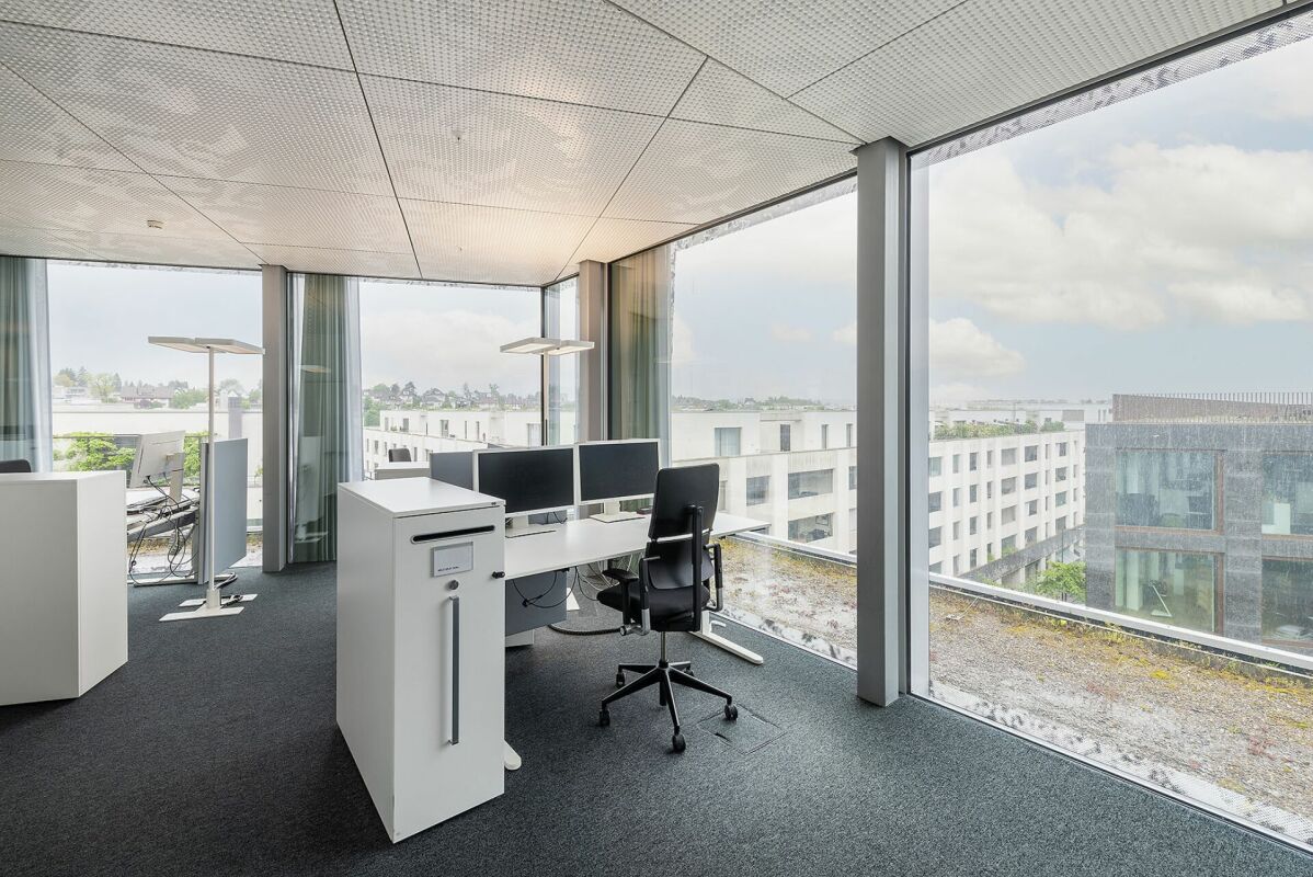 7420m² office