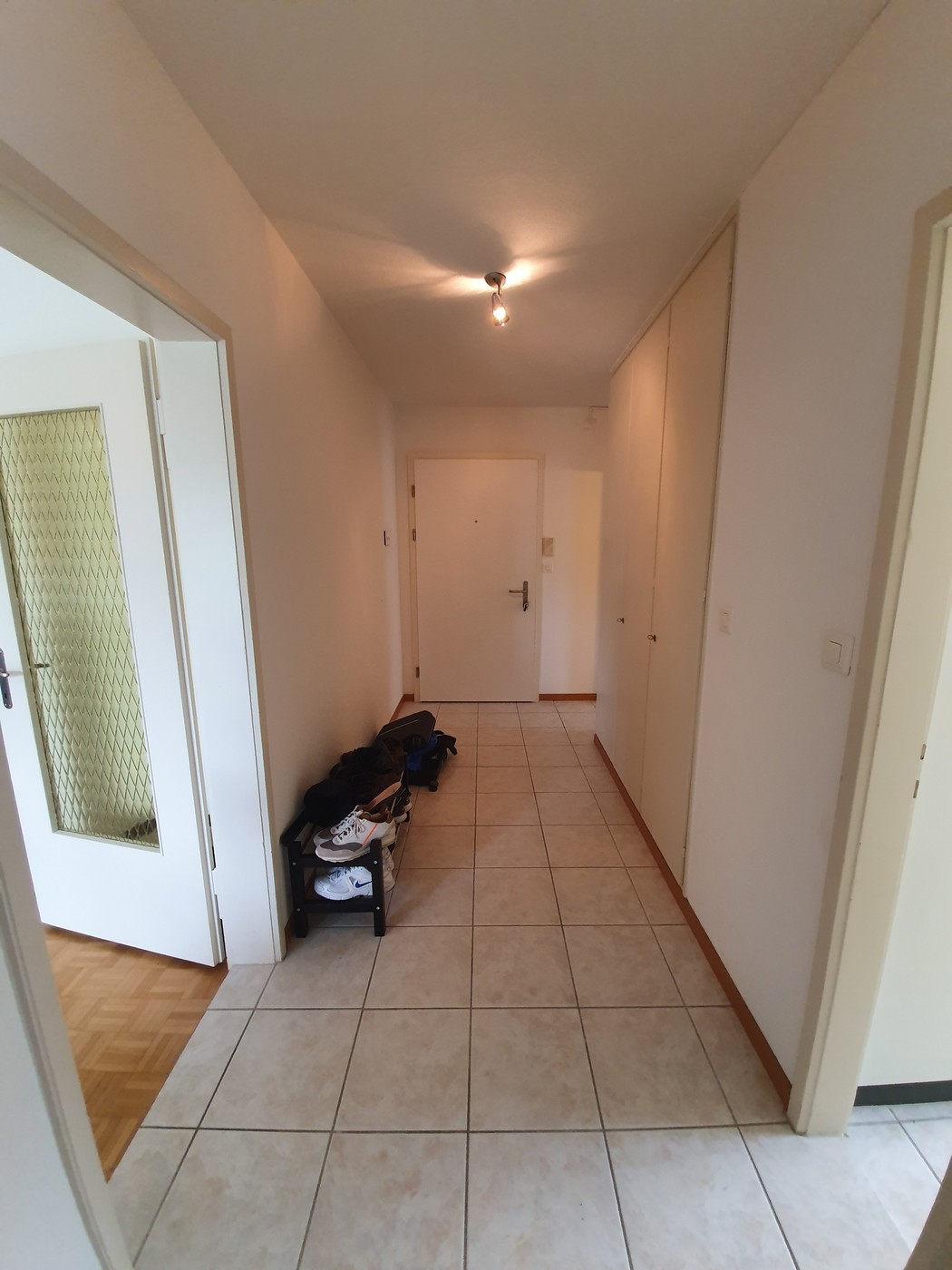 Appartement de 2 ½ pièces

Je loue mon appartement de 2.5 à Kusnacht Zurich pour une période temporaire de 3-4 mois. Emplacement idéal avec la gare, le lac, le supermarché et plus encore à moins de 1 min à pied. Date d'entrée mi/fin juillet pour une période de 2-3 mois.