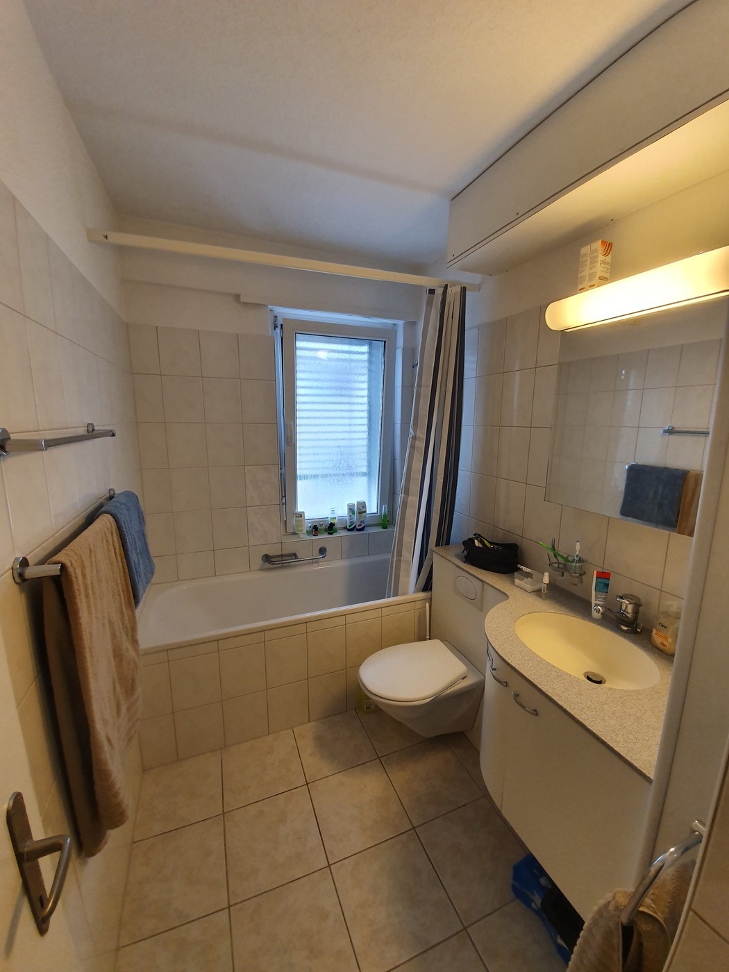 Appartement de 2 ½ pièces

Je loue mon appartement de 2.5 à Kusnacht Zurich pour une période temporaire de 3-4 mois. Emplacement idéal avec la gare, le lac, le supermarché et plus encore à moins de 1 min à pied. Date d'entrée mi/fin juillet pour une période de 2-3 mois.