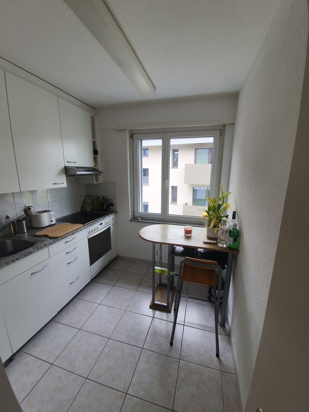 Appartement de 2 ½ pièces

Je loue mon appartement de 2.5 à Kusnacht Zurich pour une période temporaire de 3-4 mois. Emplacement idéal avec la gare, le lac, le supermarché et plus encore à moins de 1 min à pied. Date d'entrée mi/fin juillet pour une période de 2-3 mois.