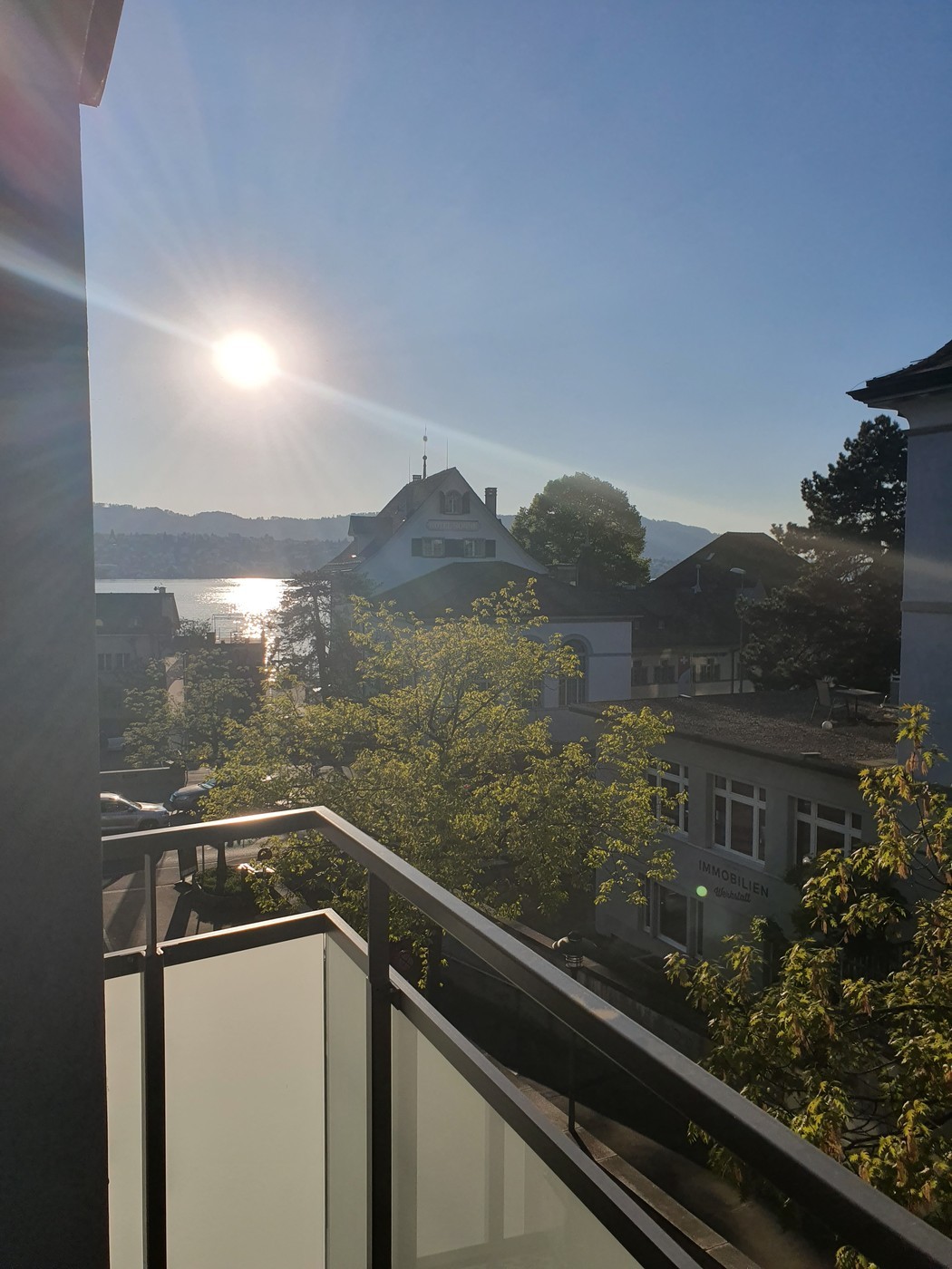 Appartement de 2 ½ pièces

Je loue mon appartement de 2.5 à Kusnacht Zurich pour une période temporaire de 3-4 mois. Emplacement idéal avec la gare, le lac, le supermarché et plus encore à moins de 1 min à pied. Date d'entrée mi/fin juillet pour une période de 2-3 mois.