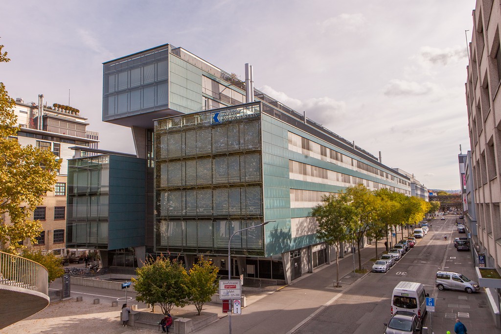 Place de stationnement pour moto dans le quartier 5.
- 1. UG, objet n° 2, CHF 30.00 par mois
- plus 8,1 % TVA (locataires externes)
Pour une visite ou un éventuel essai de stationnement, veuillez contacter le concierge FM Kirnbauer AG au tél. +41 44 431 10 10.