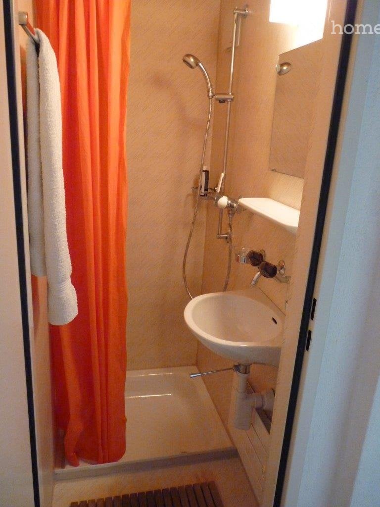 1 room single room, Foto 1 von 3