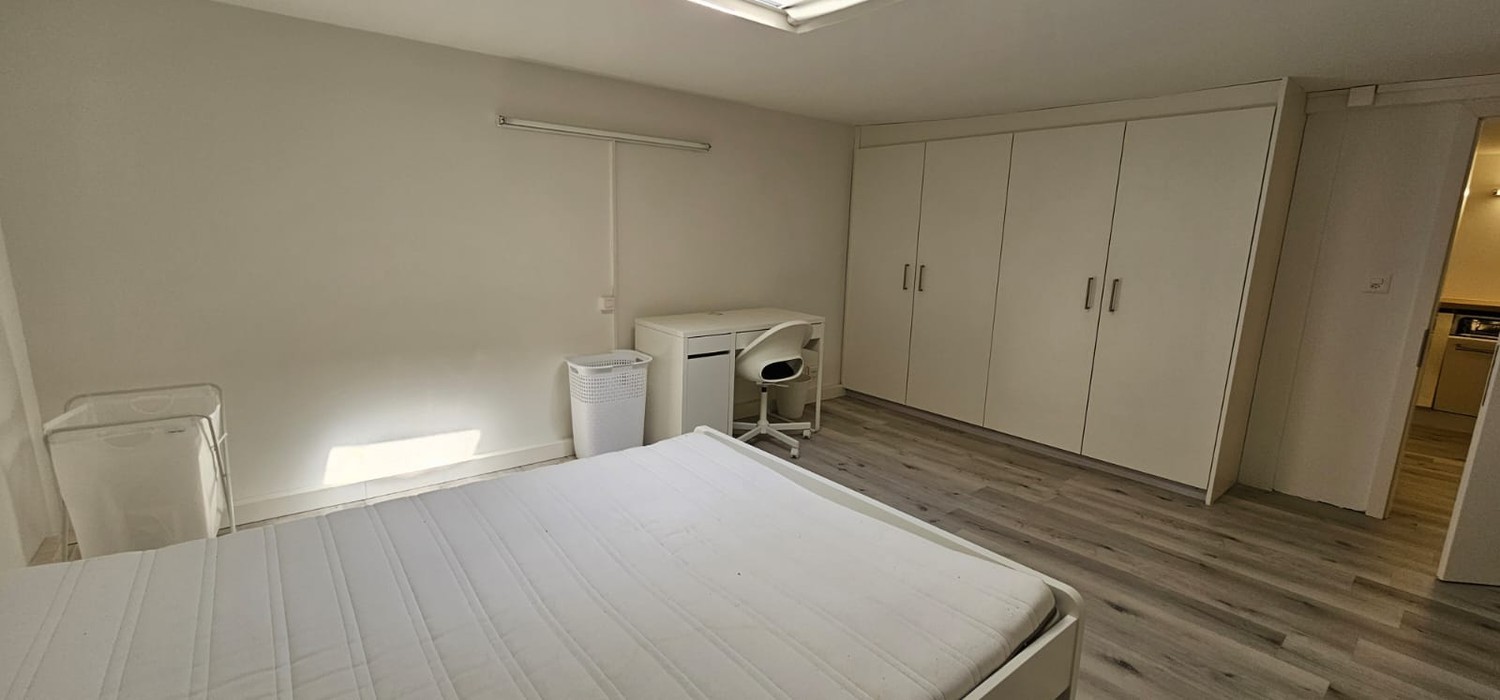 Chambre dans un appartement partagé