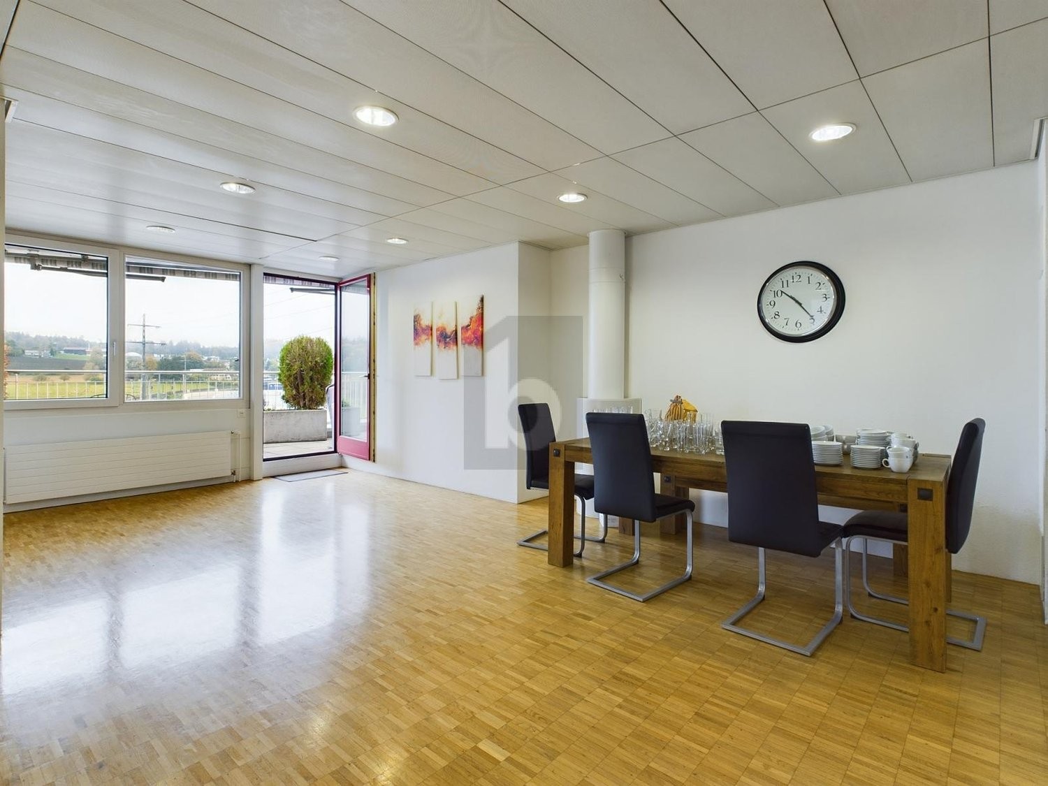430m² office