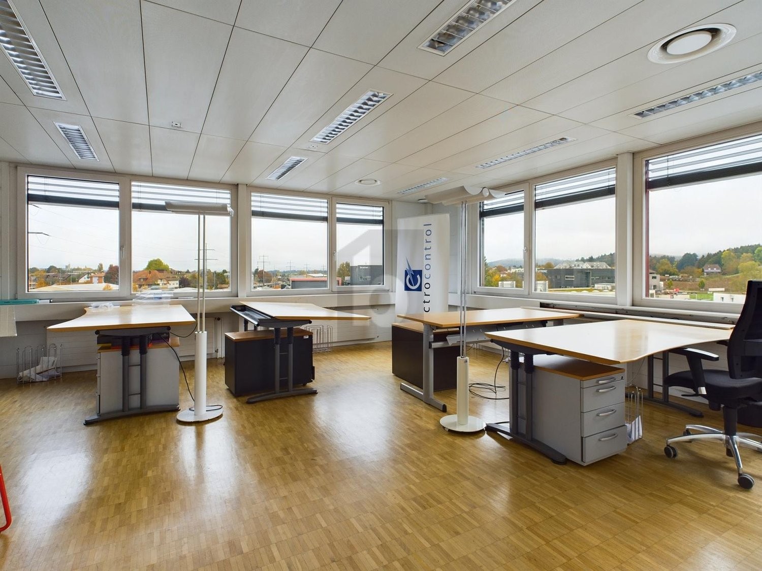 430m² office