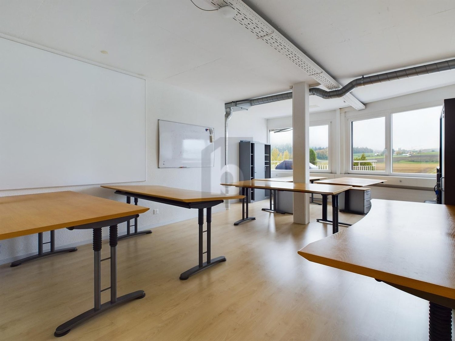 430m² office