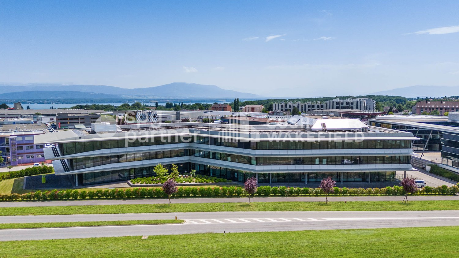 254m² office