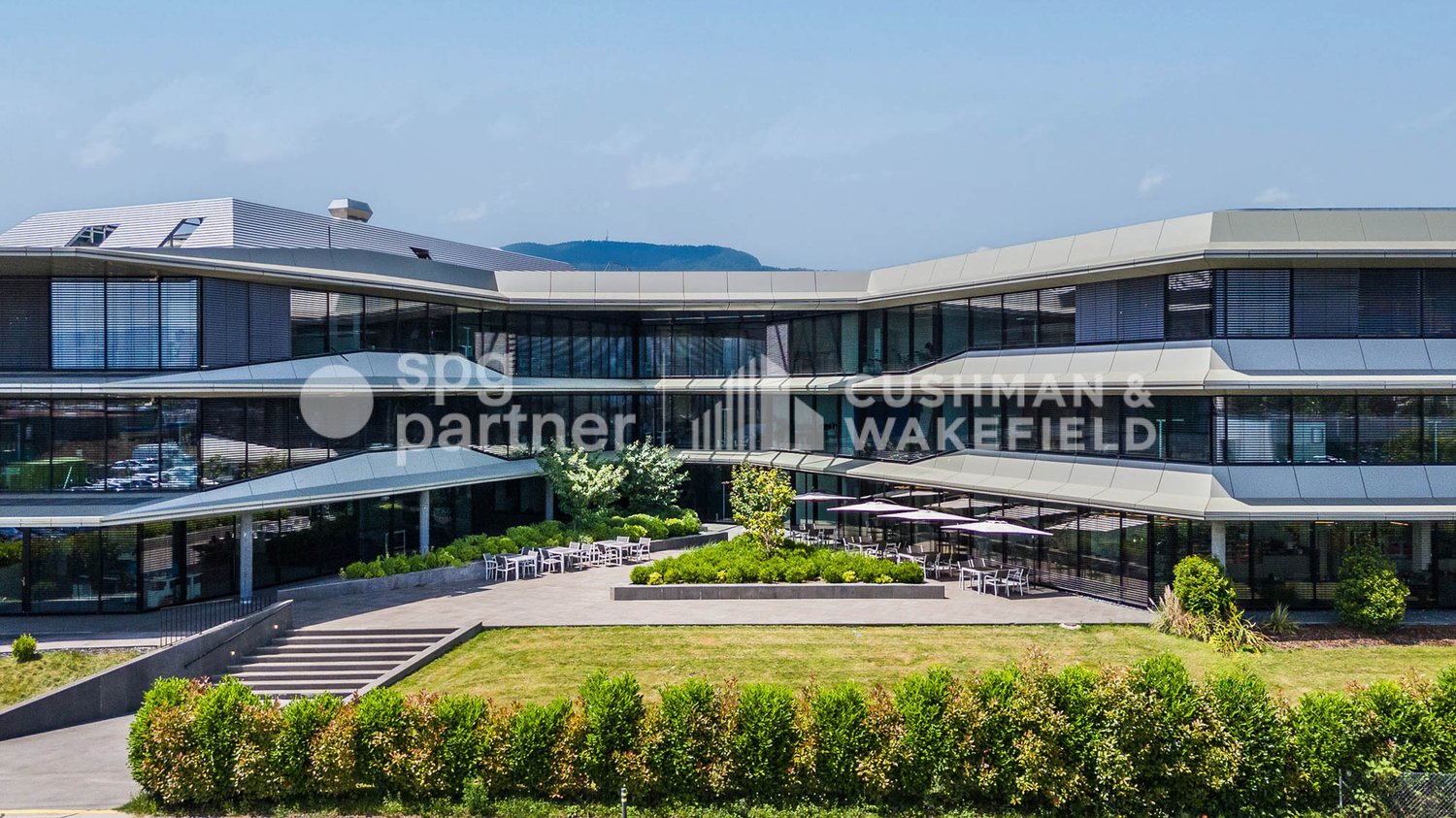 254m² office