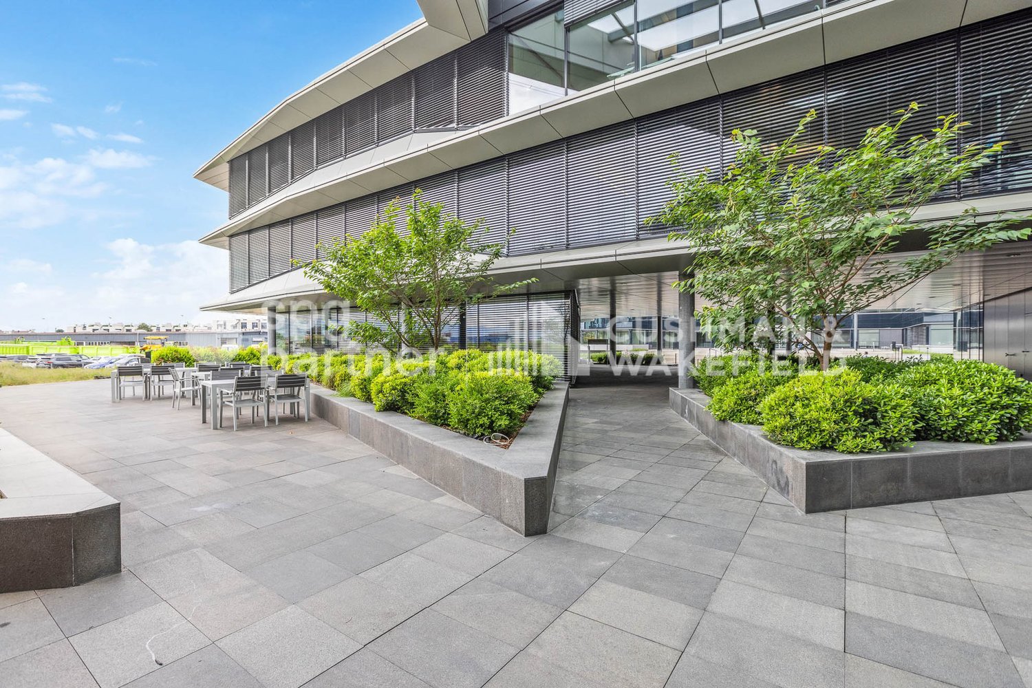 254m² office