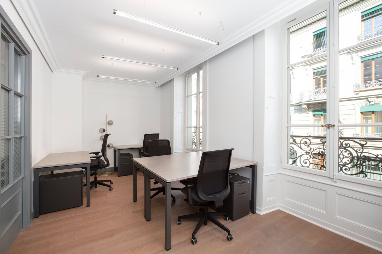 225m² office